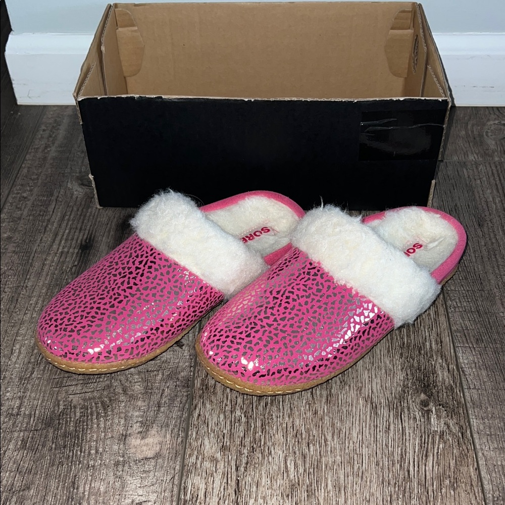 Sorel Pink and White Fuzzy Slippers Big Girl 5